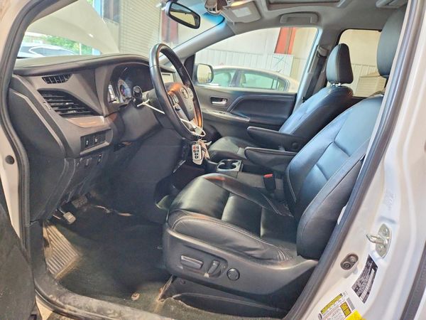 2015 TOYOTA SIENNA