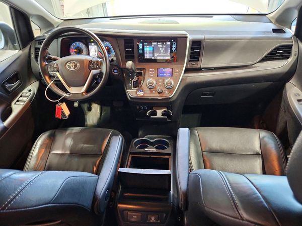 2015 TOYOTA SIENNA