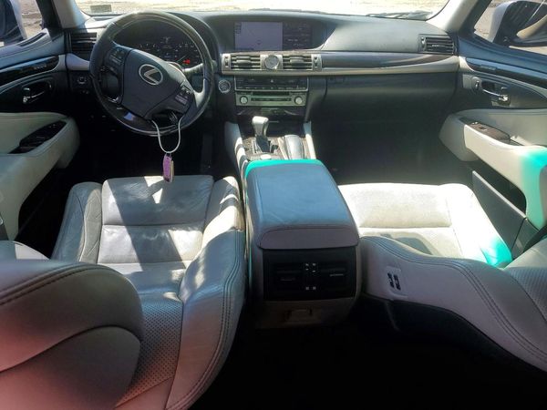2013 LEXUS LS