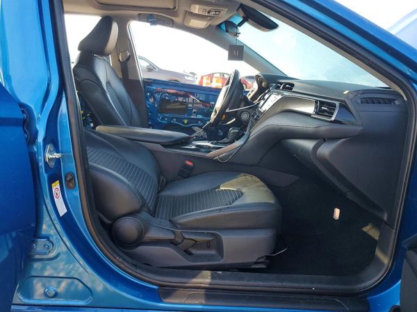 2019 TOYOTA CAMRY