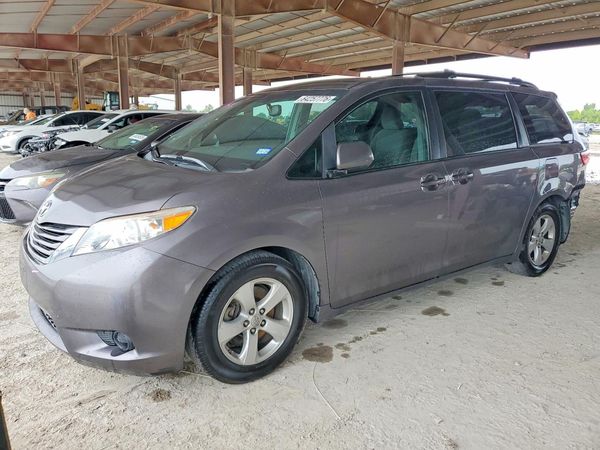 2015 TOYOTA SIENNA — DSFA — Front 3/4