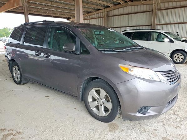 2015 TOYOTA SIENNA — Passenger 3/4