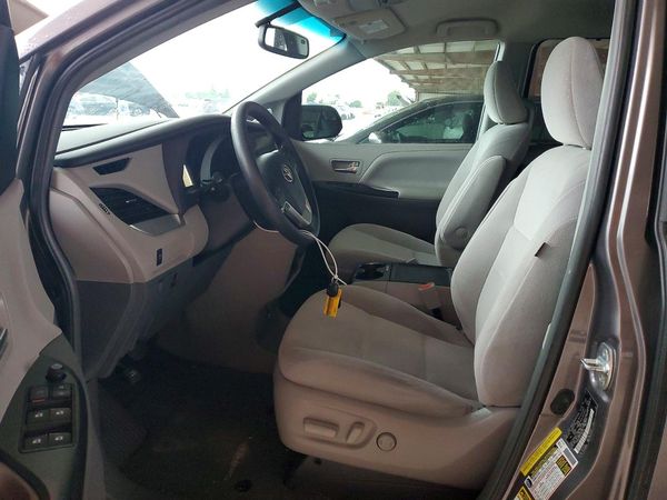 2015 TOYOTA SIENNA — DENT