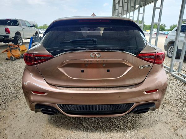 2017 INFINITI QX30