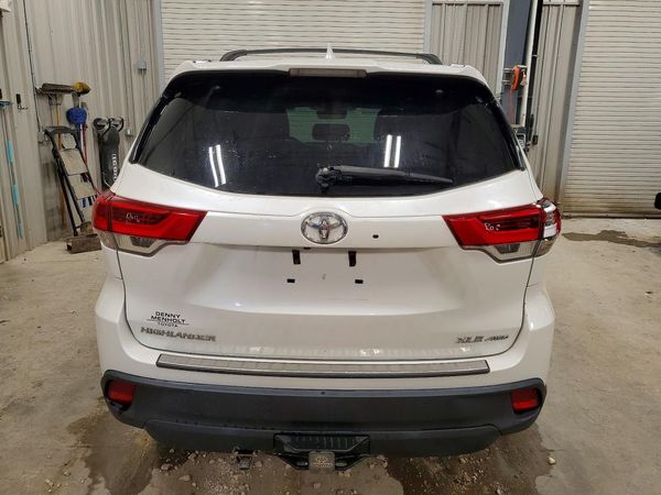 2018 TOYOTA HIGHLANDER SE/XLE