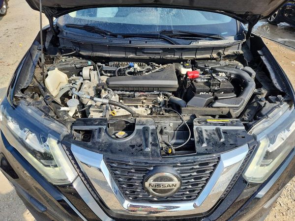 2019 NISSAN ROGUE — Engine bay
