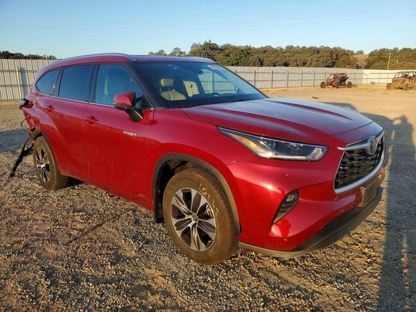 2021 TOYOTA HIGHLANDER XLE