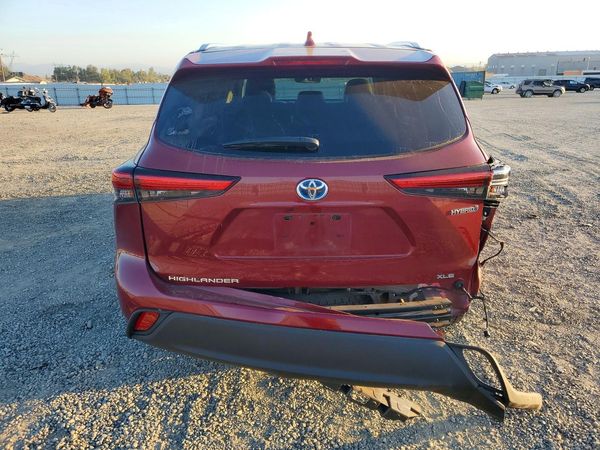 2021 TOYOTA HIGHLANDER XLE