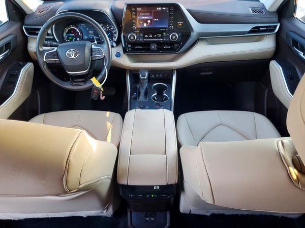 2021 TOYOTA HIGHLANDER XLE