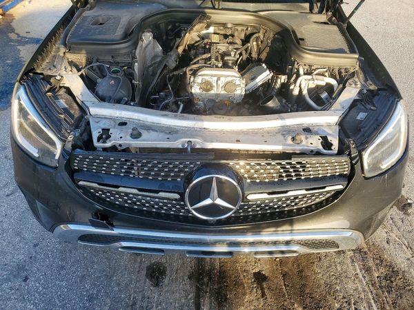 2020 MERCEDES-BENZ GLC-CLASS GLC300 — Engine bay