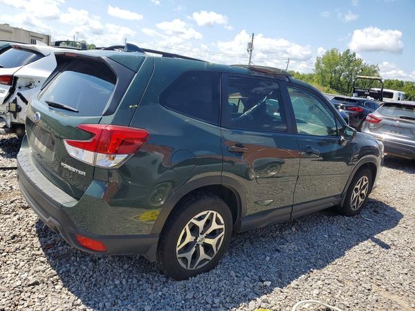 2022 SUBARU FORESTER Premium