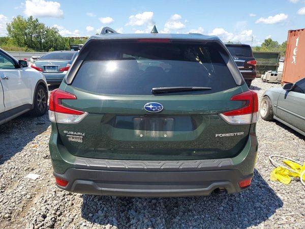 2022 SUBARU FORESTER Premium
