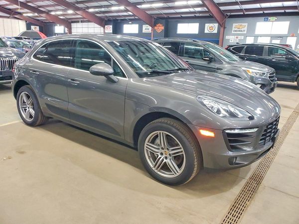 2016 PORSCHE MACAN
