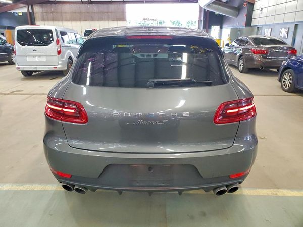 2016 PORSCHE MACAN