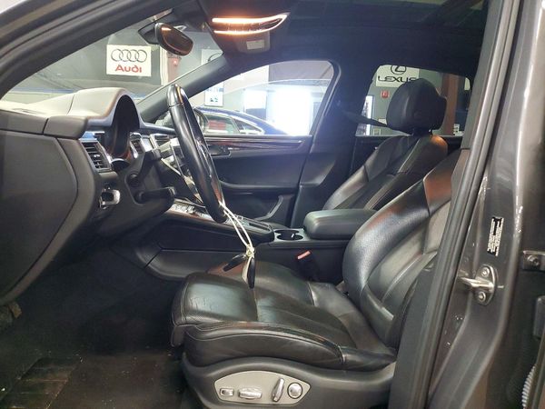 2016 PORSCHE MACAN