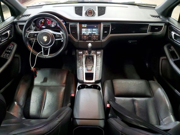 2016 PORSCHE MACAN