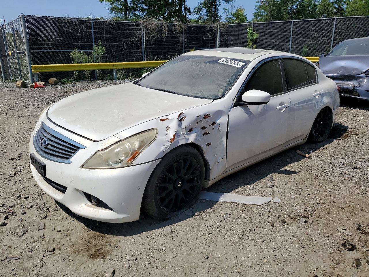 2013 INFINITI G37 — Front 3/4