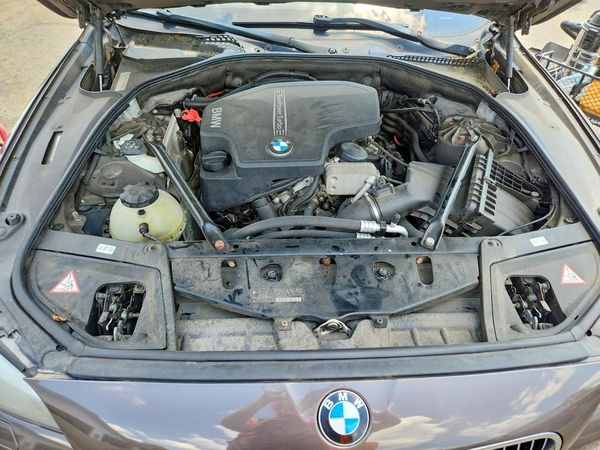 2013 BMW 5 SERIES — Engine bay