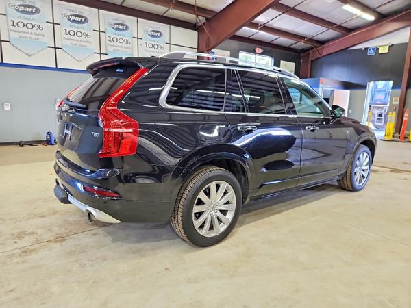 2019 VOLVO XC90 Momentum