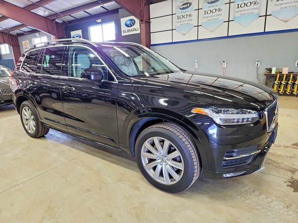 2019 VOLVO XC90 Momentum