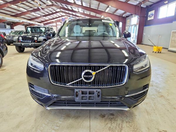 2019 VOLVO XC90 Momentum