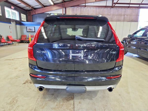 2019 VOLVO XC90 Momentum