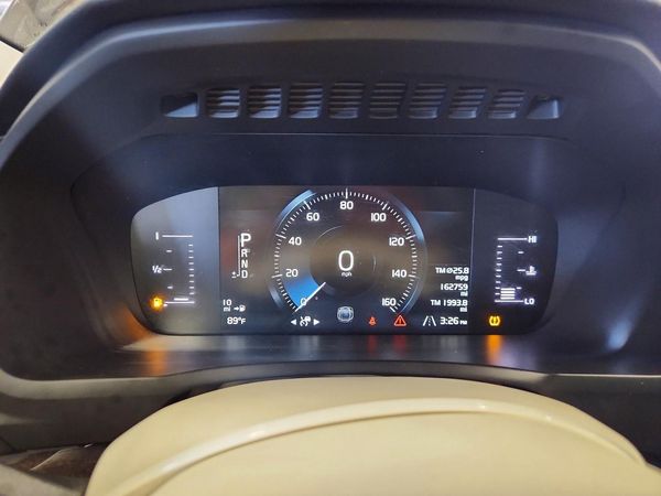 2019 VOLVO XC90 Momentum