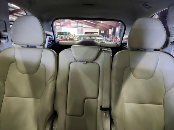 2019 VOLVO XC90 Momentum