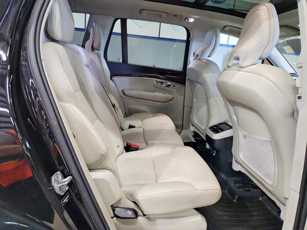 2019 VOLVO XC90 Momentum