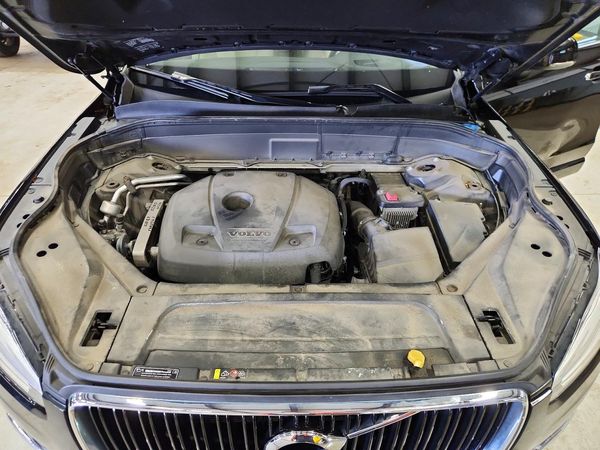 2019 VOLVO XC90 Momentum