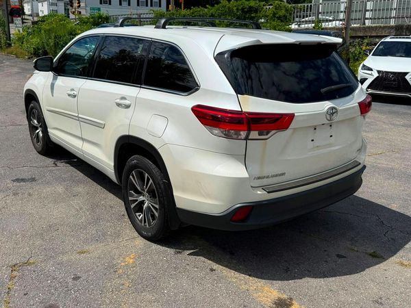 2017 TOYOTA HIGHLANDER LE/LE Plus