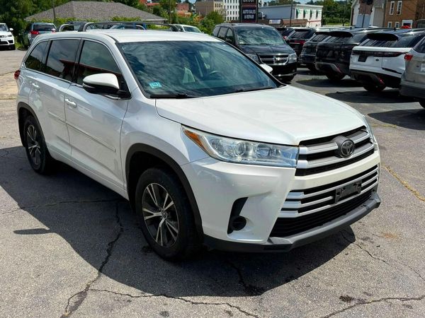 2017 TOYOTA HIGHLANDER LE/LE Plus