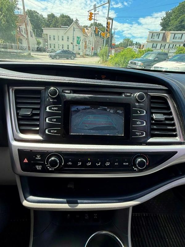 2017 TOYOTA HIGHLANDER LE/LE Plus