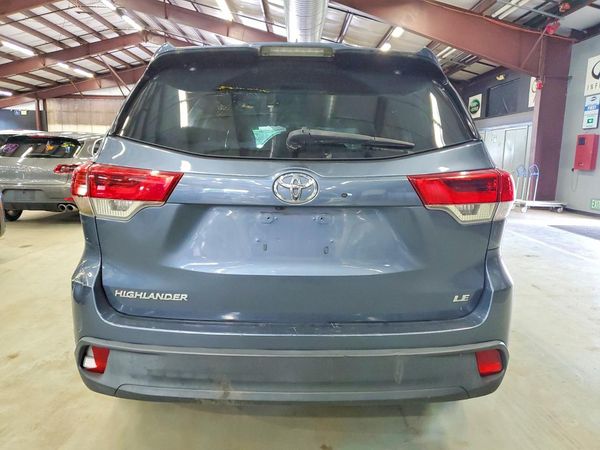 2018 TOYOTA HIGHLANDER LE/LE Plus