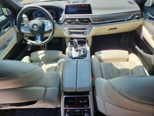 2022 BMW 750 xDrive