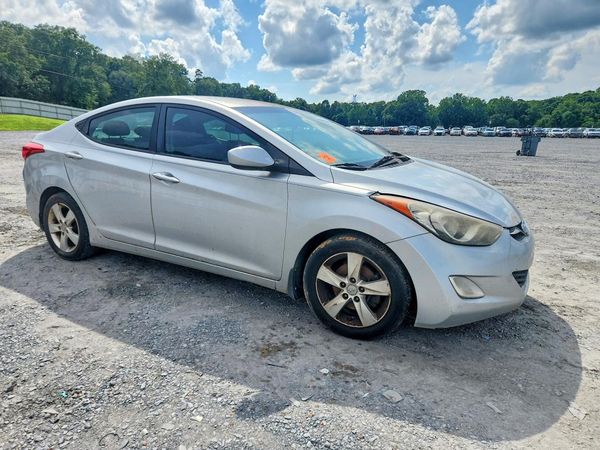 2013 HYUNDAI ELANTRA