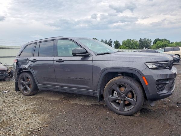 2025 JEEP CHEROKEE Laredo, Altitude — Passenger 3/4