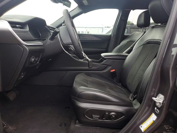 2025 JEEP CHEROKEE Laredo, Altitude — DENT