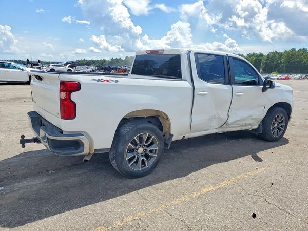 2022 CHEVROLET SILVERADO LT