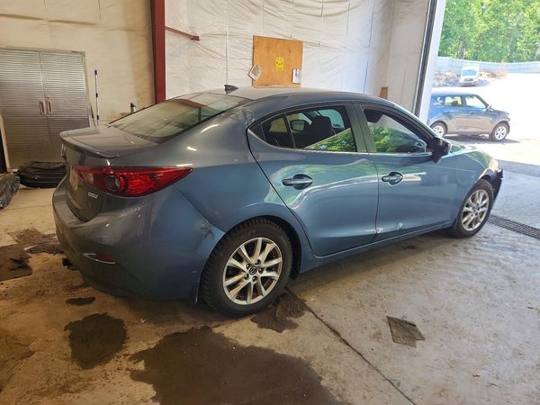 2016 MAZDA 3 SE