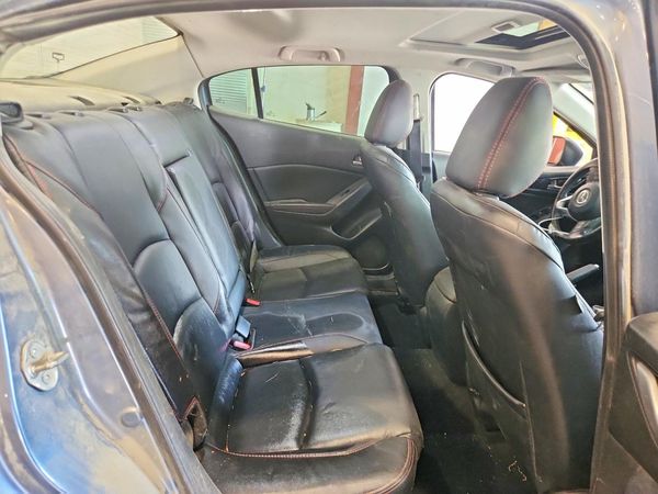 2016 MAZDA 3 SE