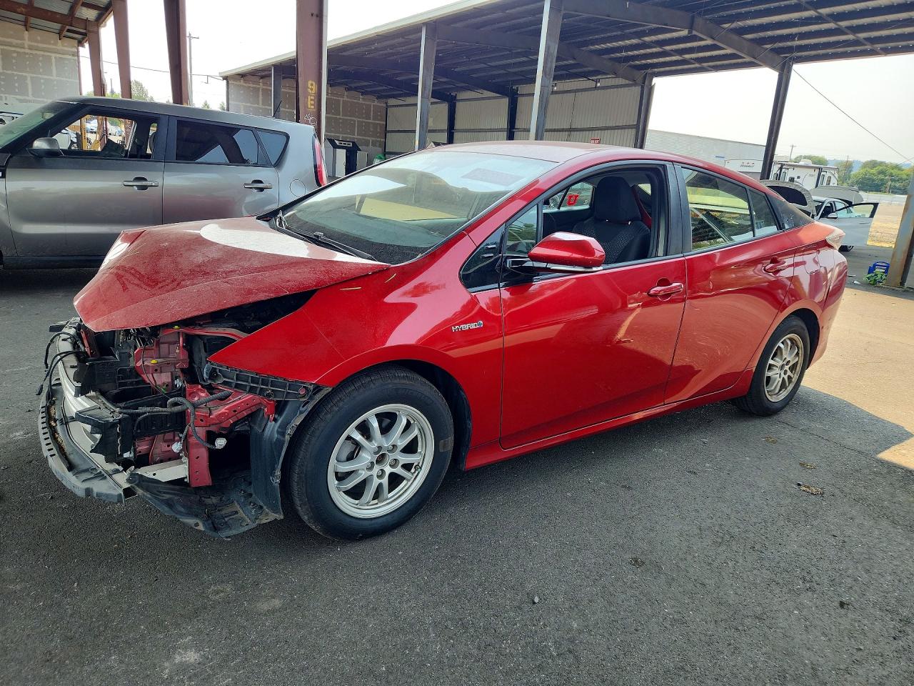 2017 TOYOTA PRIUS — Front 3/4