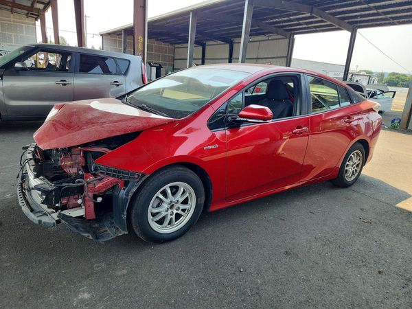 2017 TOYOTA PRIUS — Front 3/4