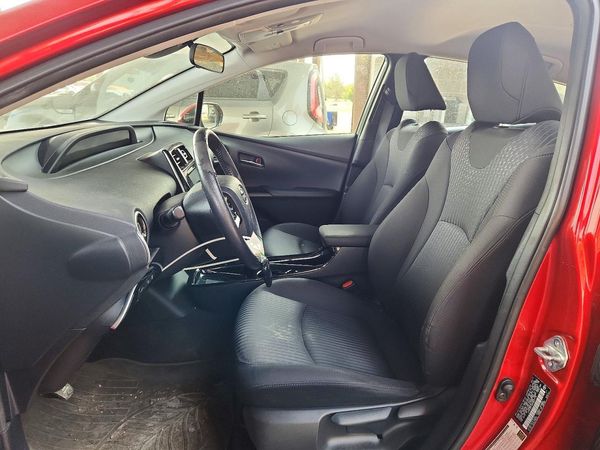 2017 TOYOTA PRIUS — DENT