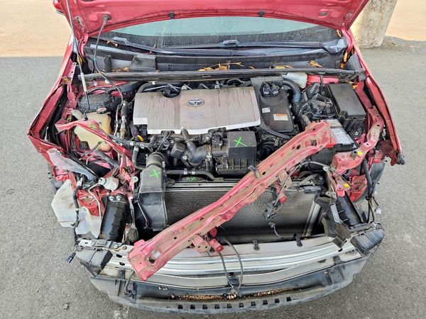 2017 TOYOTA PRIUS — Engine bay