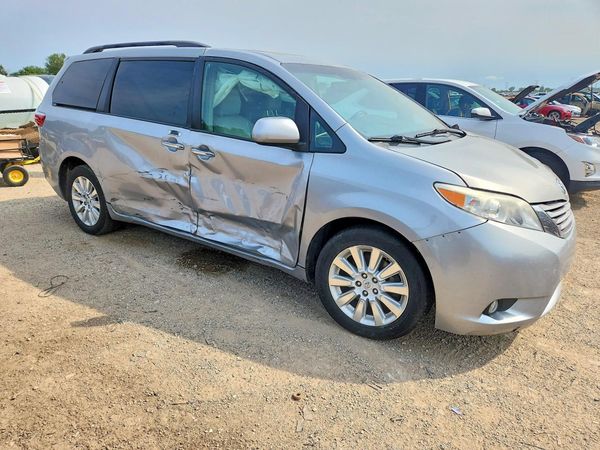 2015 TOYOTA SIENNA