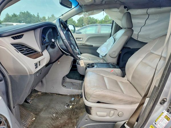2015 TOYOTA SIENNA