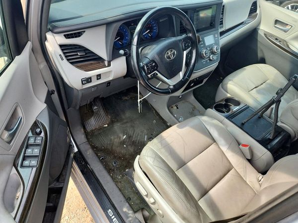 2015 TOYOTA SIENNA