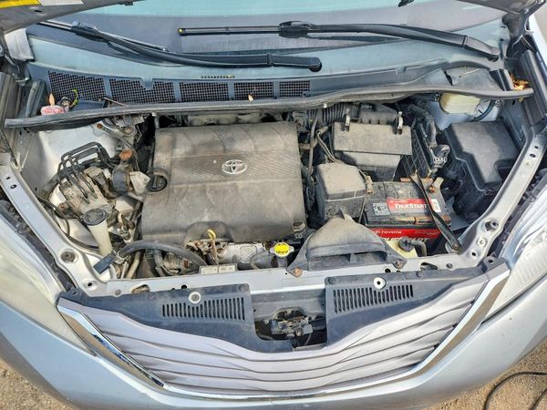2015 TOYOTA SIENNA
