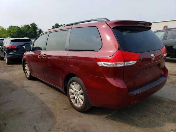 2014 TOYOTA SIENNA